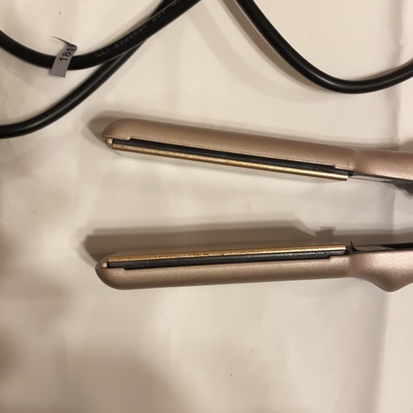 Jose Eber signature vibrating straightening iron or flat iron - Picture 3 of 4